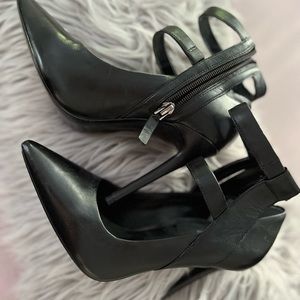 Kenneth Cole black 4” heel in size 5.5